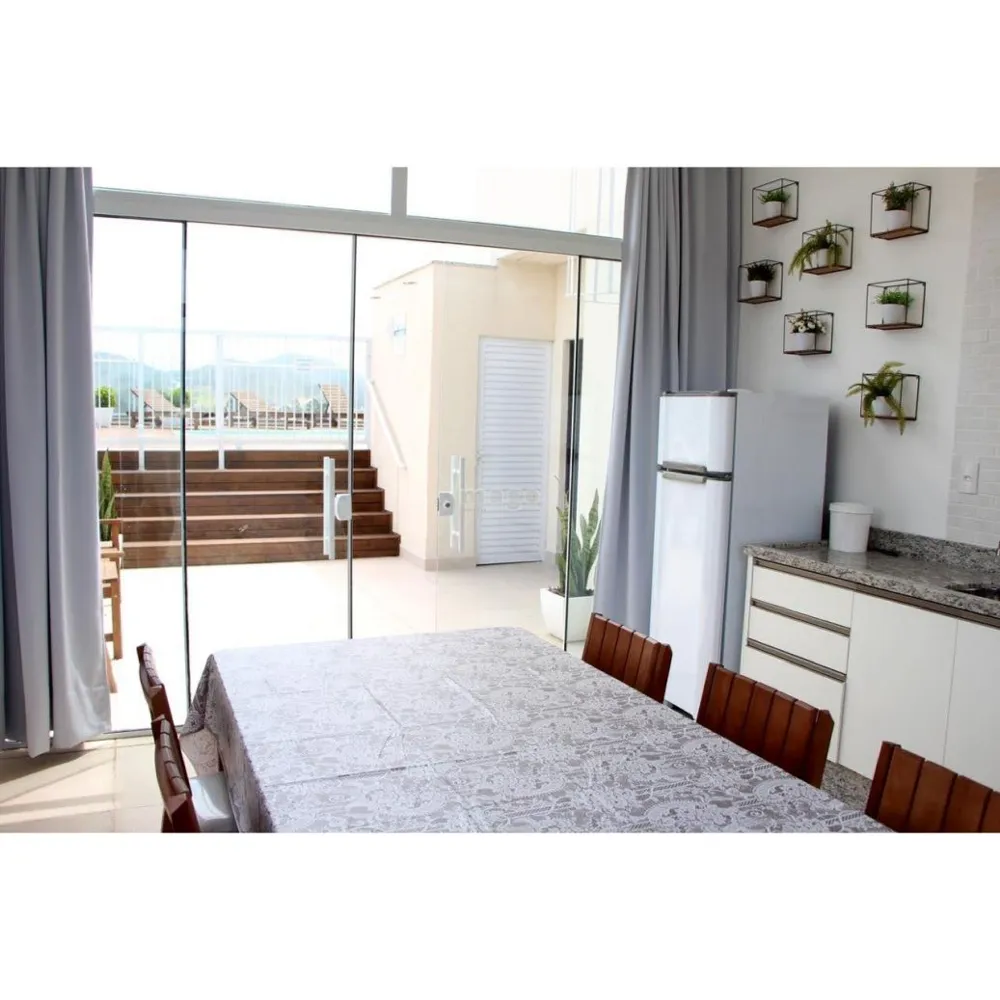 Apartamento à venda 3 suítes, 2 vagas, Centro Camboriú 