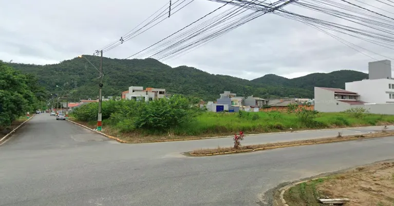 Terreno para venda no bairro Rio Pequeno em Camboriú