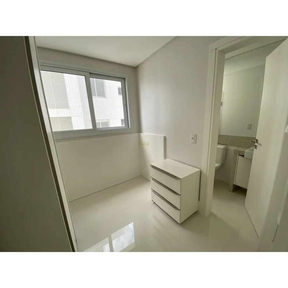 Apartamento mobiliado com 04 suítes 