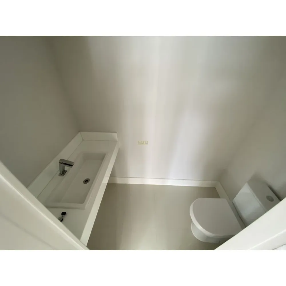Apartamento mobiliado com 04 suítes 