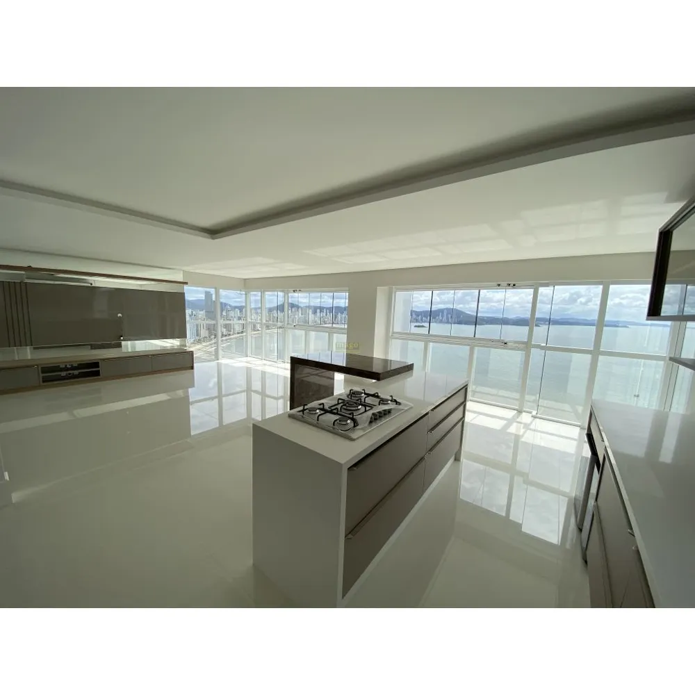Apartamento mobiliado com 04 suítes 