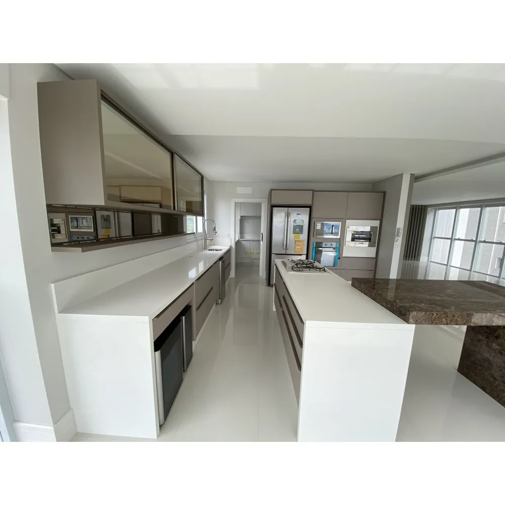 Apartamento mobiliado com 04 suítes 