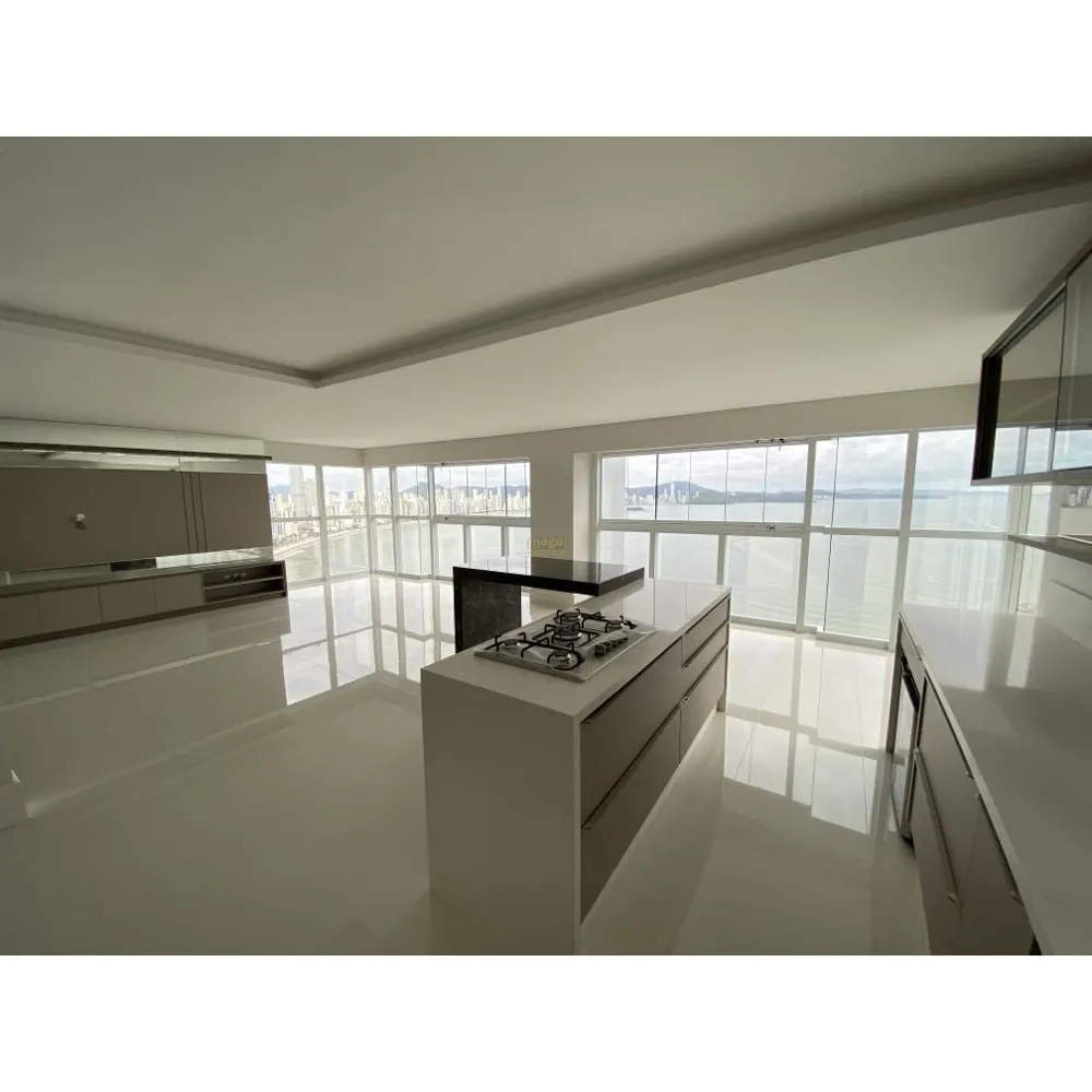 Apartamento Alto Padrão com 04 suítes Frente Mar