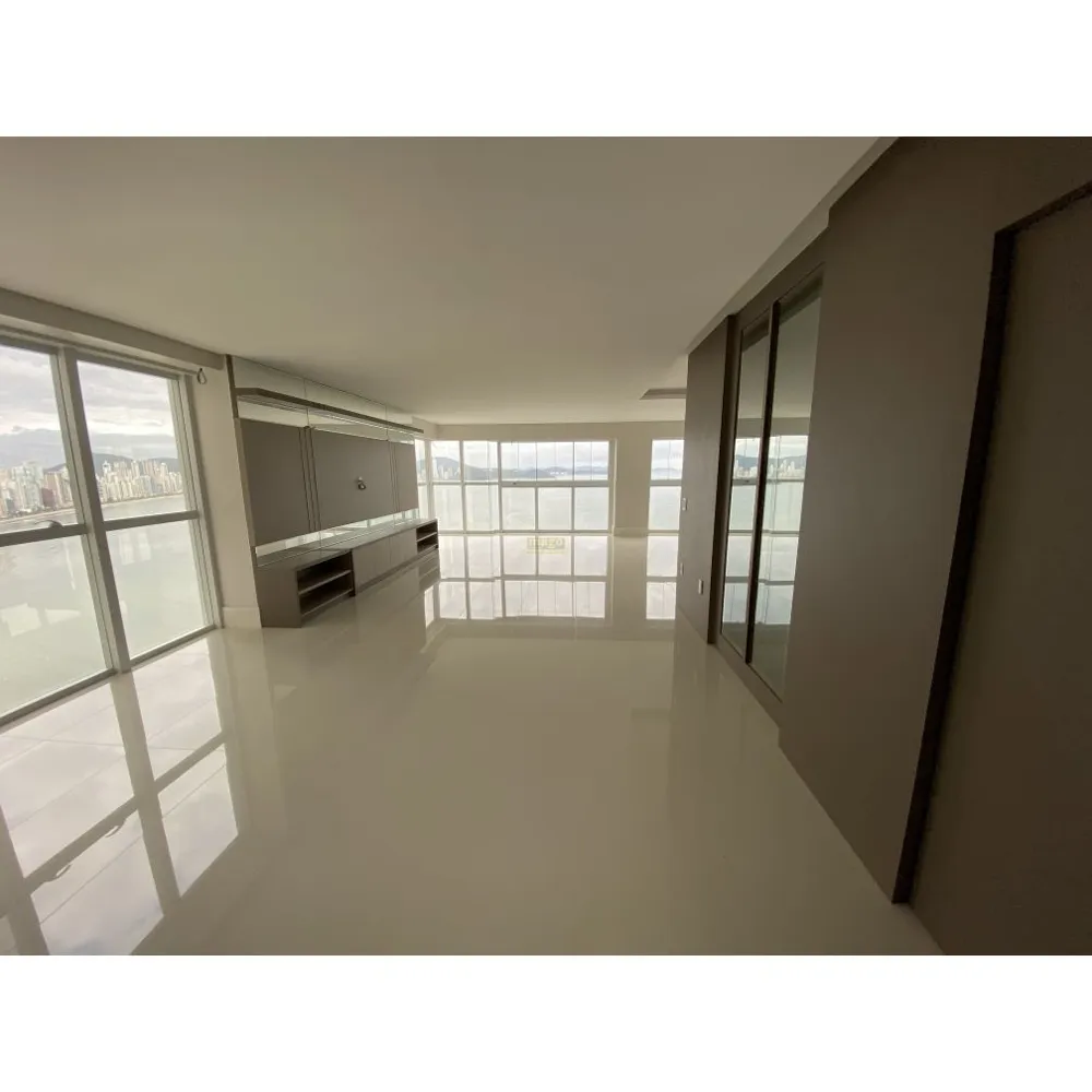 Apartamento Alto Padrão com 04 suítes Frente Mar