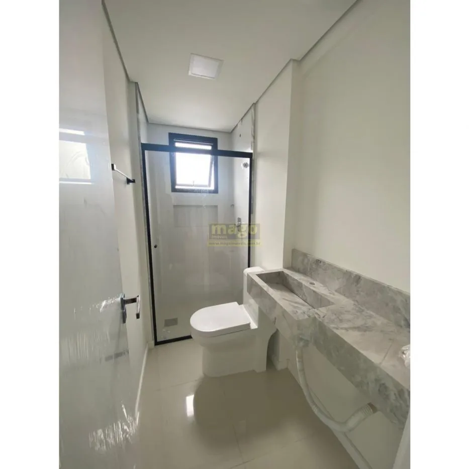 Apartamento de 1 Suite + 1 quarto na Praia Brava