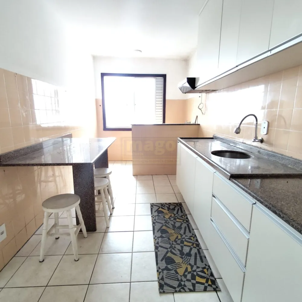 Apartamento à venda na Barra Norte, com ótima localização