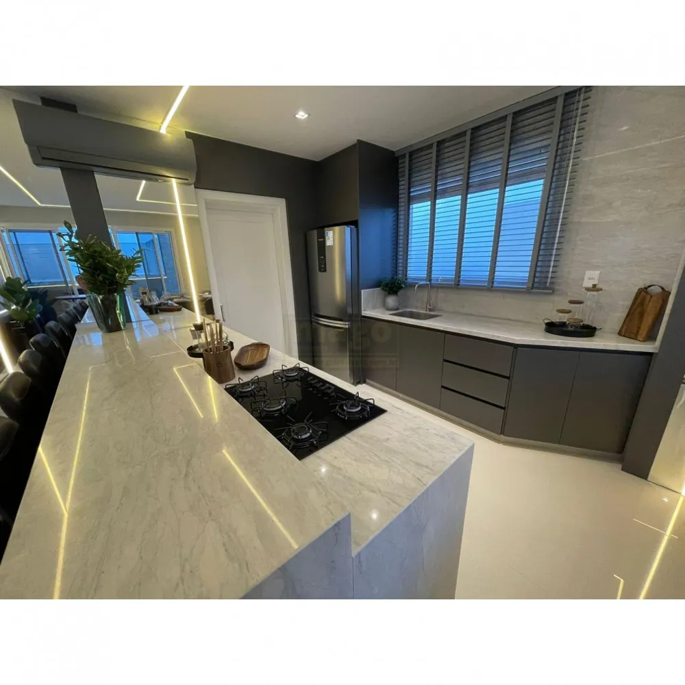 Cobertura duplex 4 suítes no Centro de Balneário Camboriú!