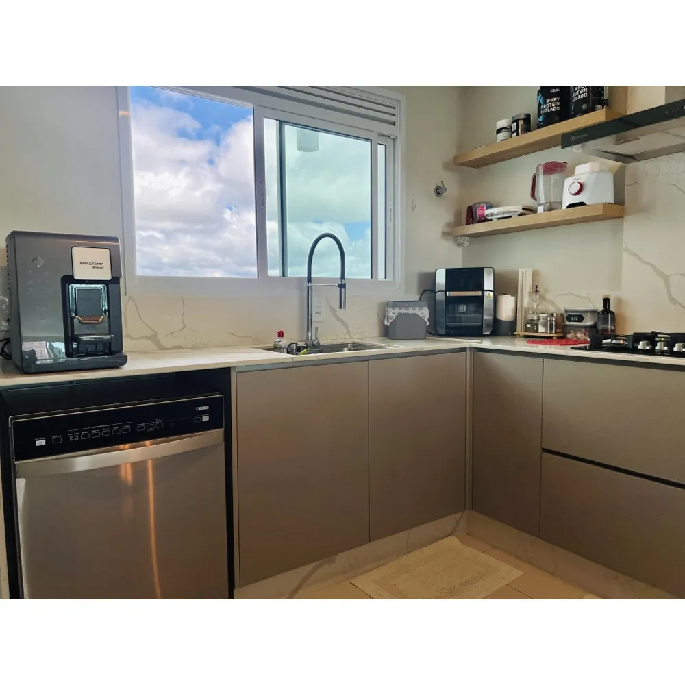 Apartamento com Vista Mar e mobiliado com 3 suítes em Balneário Camboriú