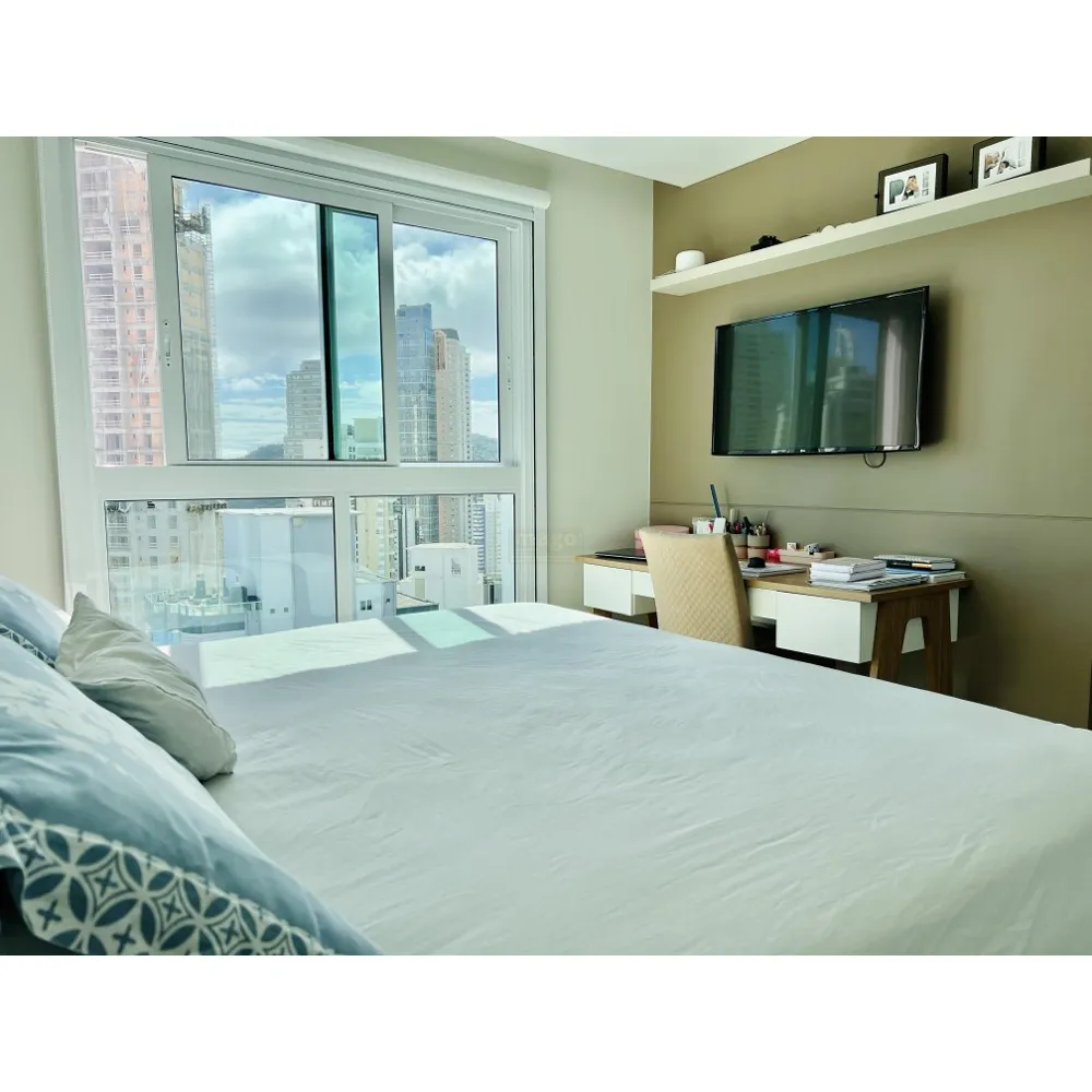 Apartamento com Vista Mar e mobiliado com 3 suítes em Balneário Camboriú