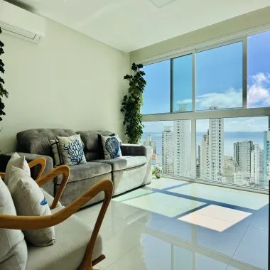 Apartamento com Vista Mar e mobiliado com 3 suítes em Balneário Camboriú