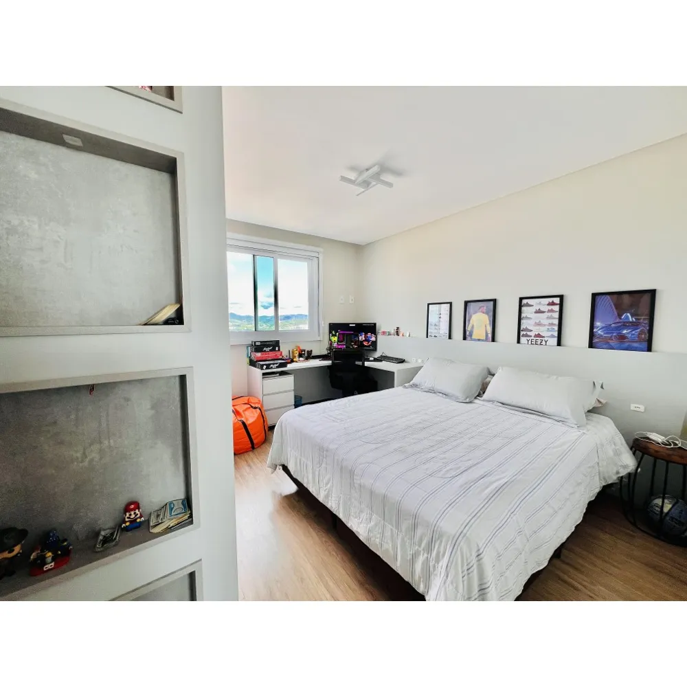 Apartamento com Vista Mar e mobiliado com 3 suítes em Balneário Camboriú