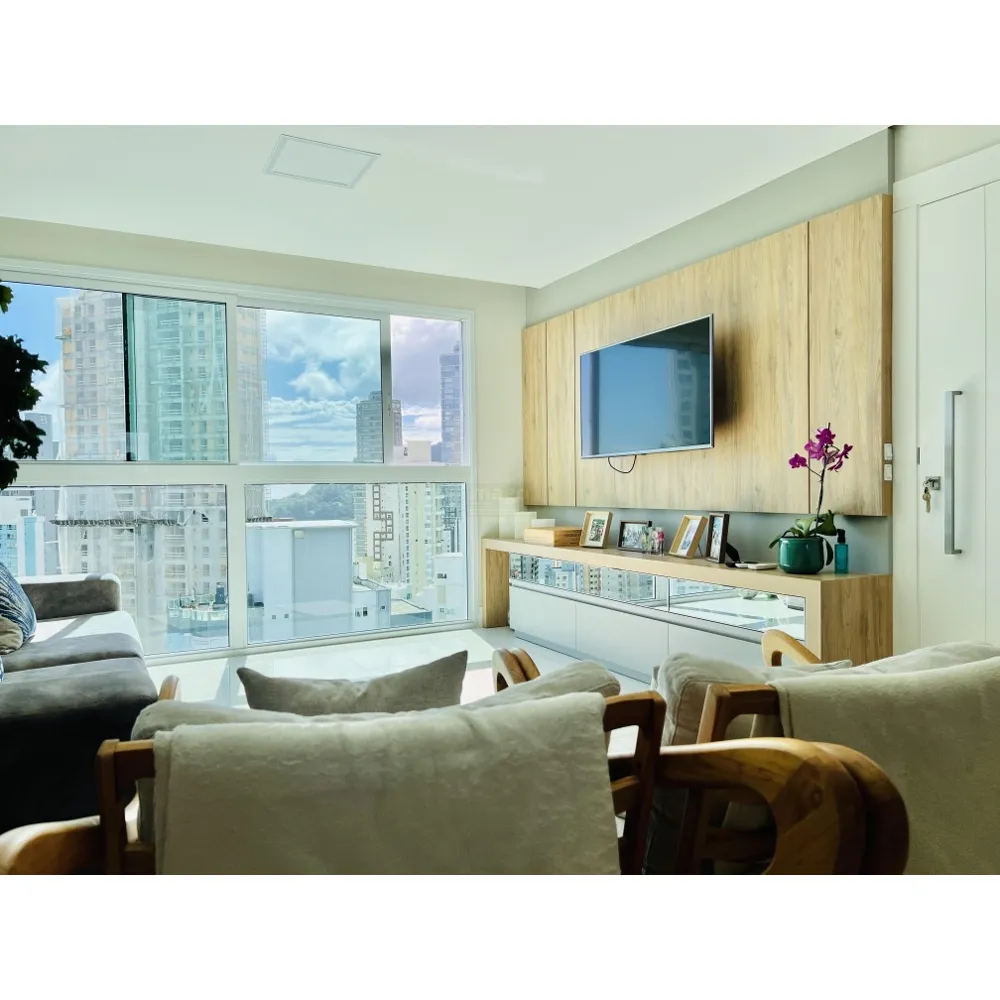 Apartamento com Vista Mar e mobiliado com 3 suítes em Balneário Camboriú