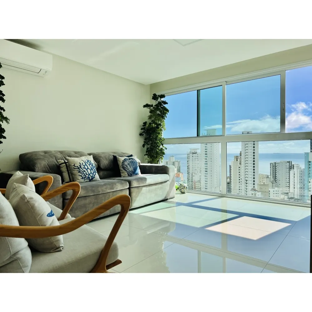 Apartamento com Vista Mar e mobiliado com 3 suítes em Balneário Camboriú