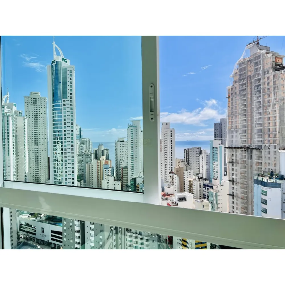 Apartamento com Vista Mar e mobiliado com 3 suítes em Balneário Camboriú