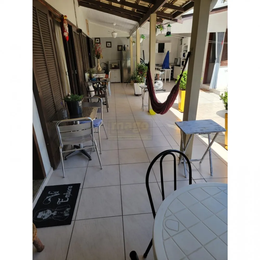 Casa à venda com 5 suítes em Balneário Camboriú