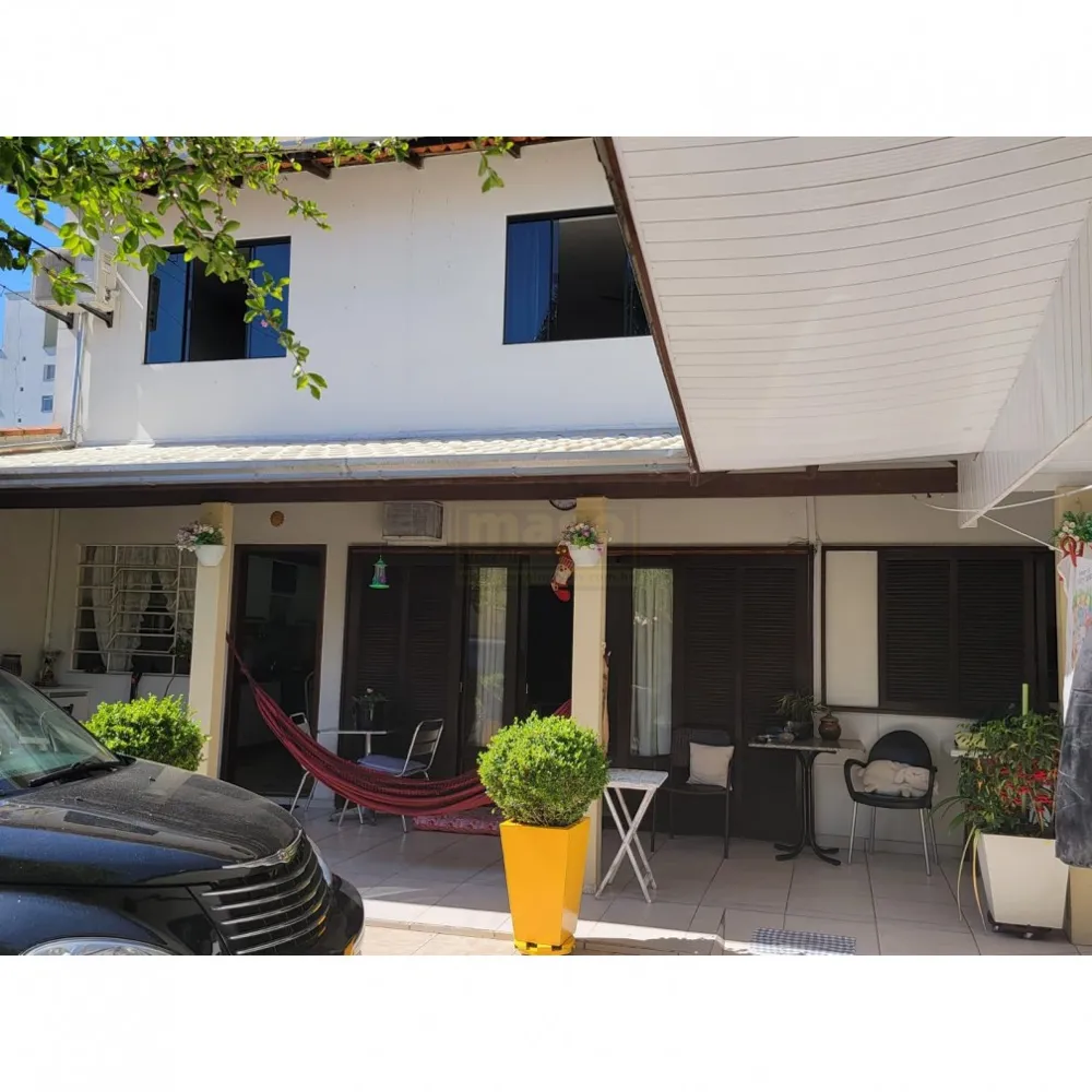 Casa à venda com 5 suítes em Balneário Camboriú