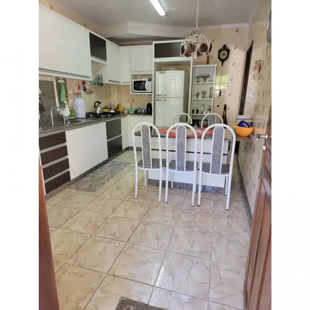 Casa à venda com 5 suítes em Balneário Camboriú