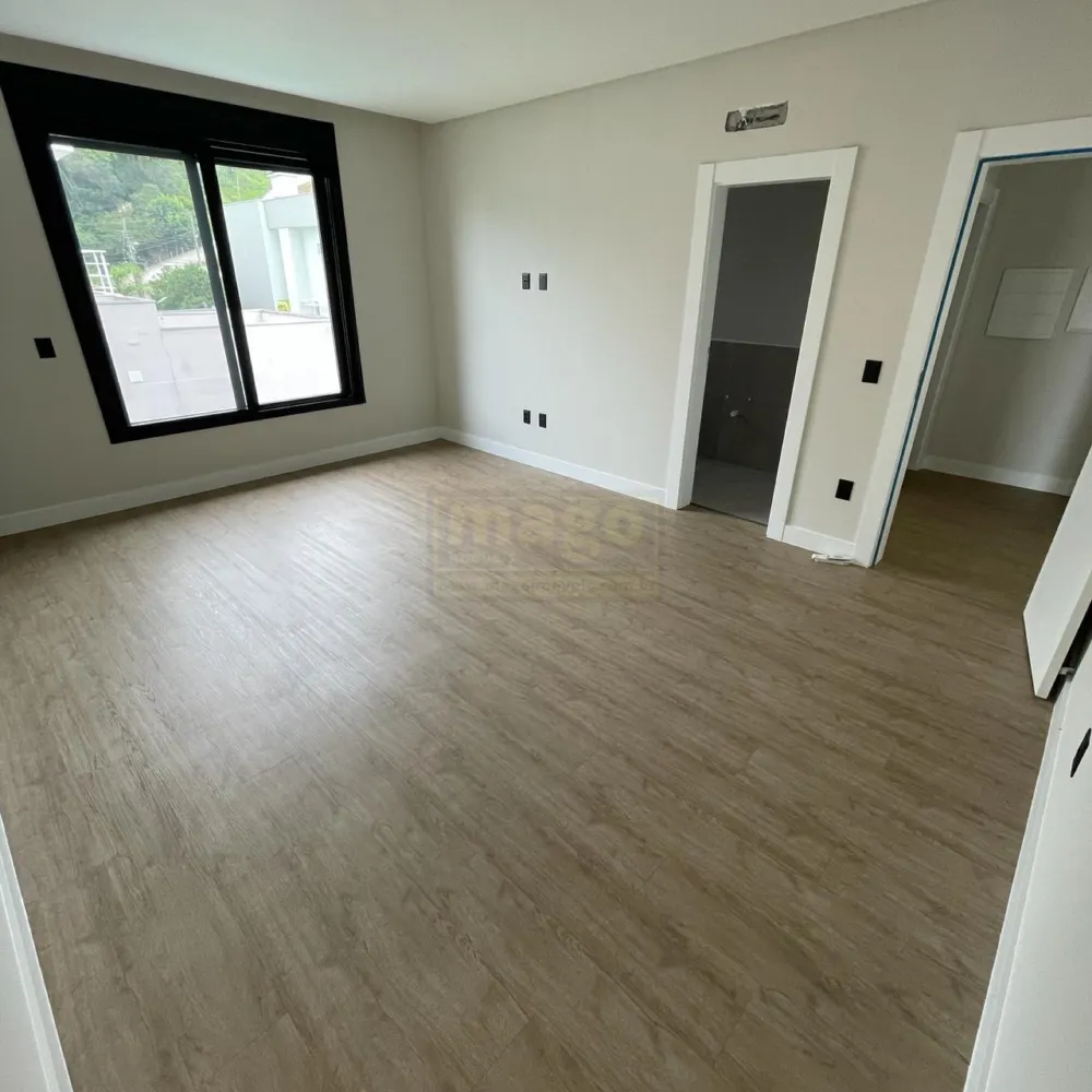 Magnífica Casa em Condomínio Fechado na Praia Brava