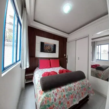 APARTAMENTO PARA INVESTIR OU MORAR NO CENTRO DE BALNEÁRIO!