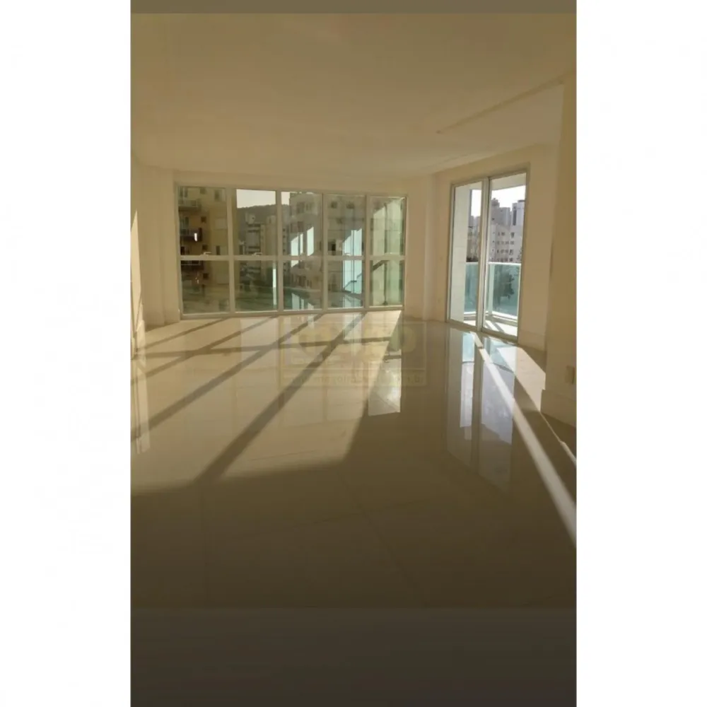 APARTAMENTO NA QUADRA DO MAR PARA VOCÊ DECORAR!