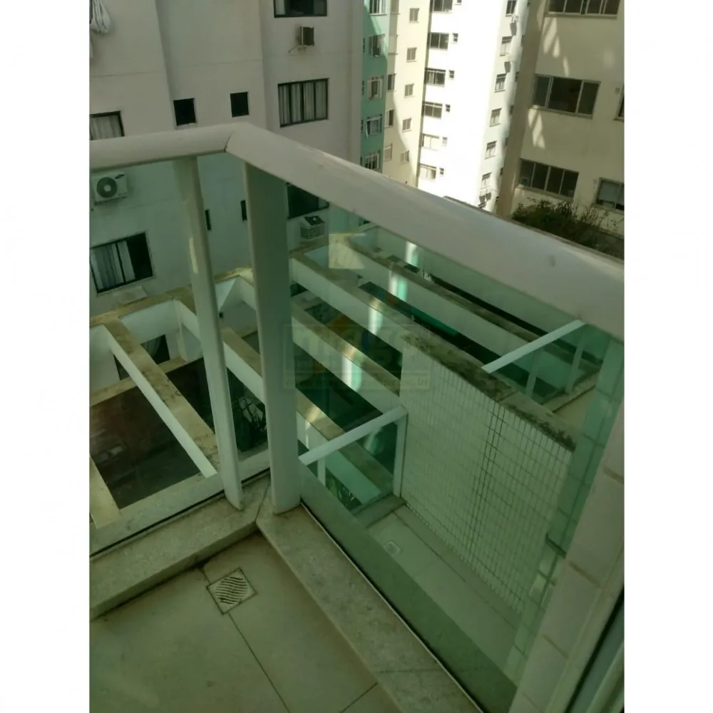 APARTAMENTO NA QUADRA DO MAR PARA VOCÊ DECORAR!