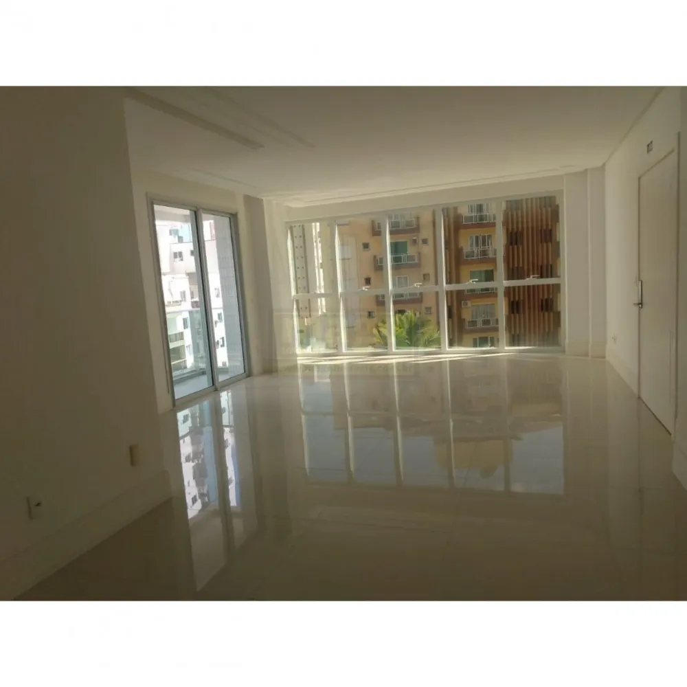 APARTAMENTO NA QUADRA DO MAR PARA VOCÊ DECORAR!
