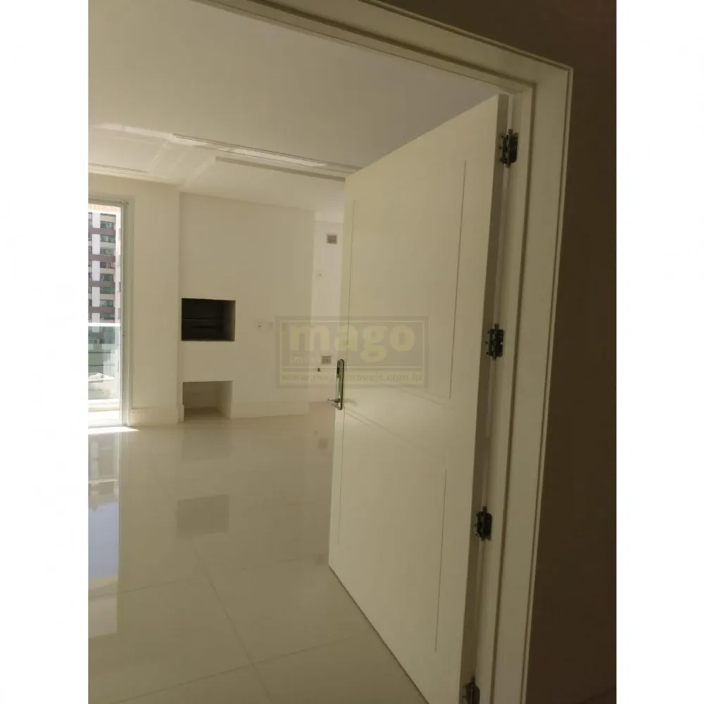 APARTAMENTO NA QUADRA DO MAR PARA VOCÊ DECORAR!