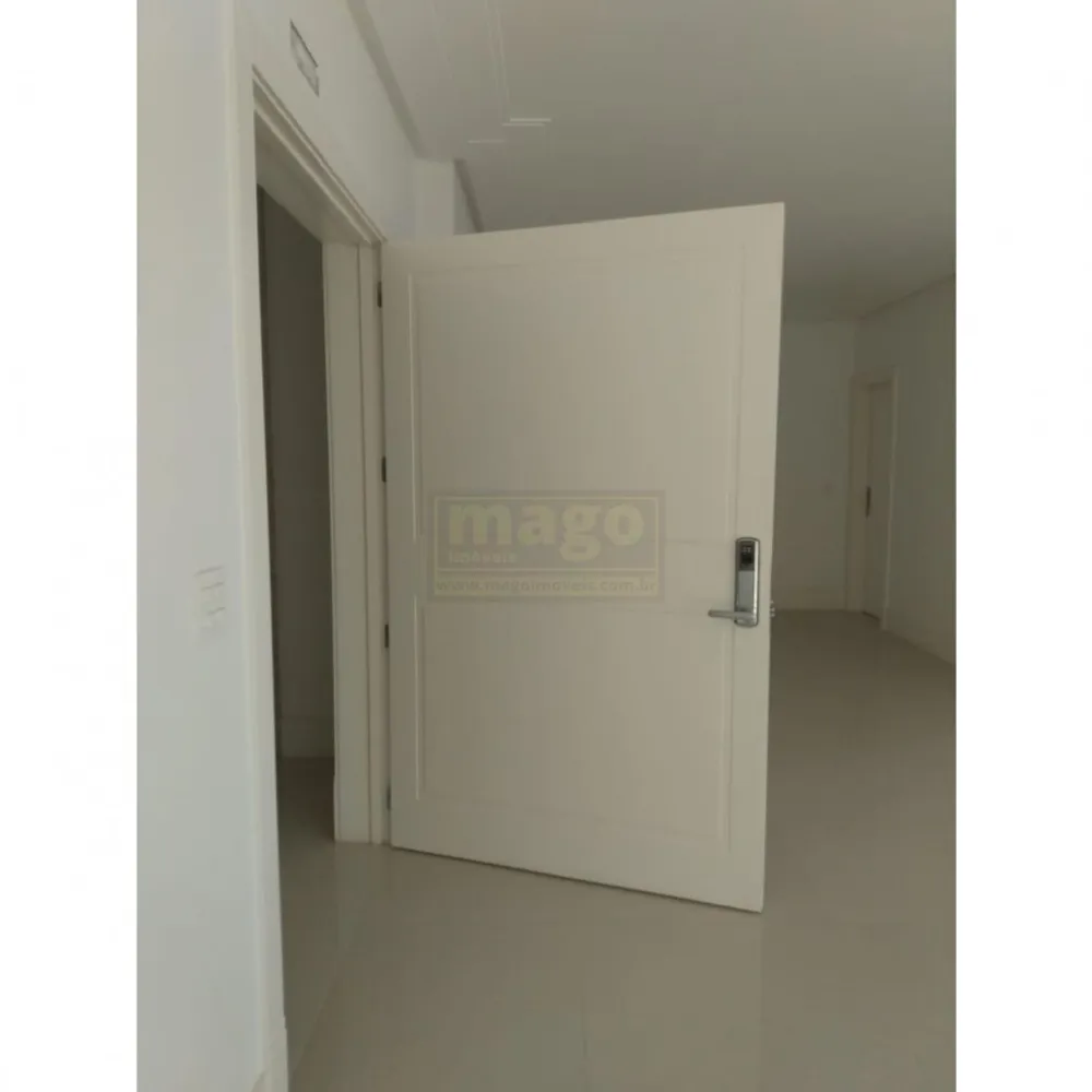 APARTAMENTO NA QUADRA DO MAR PARA VOCÊ DECORAR!