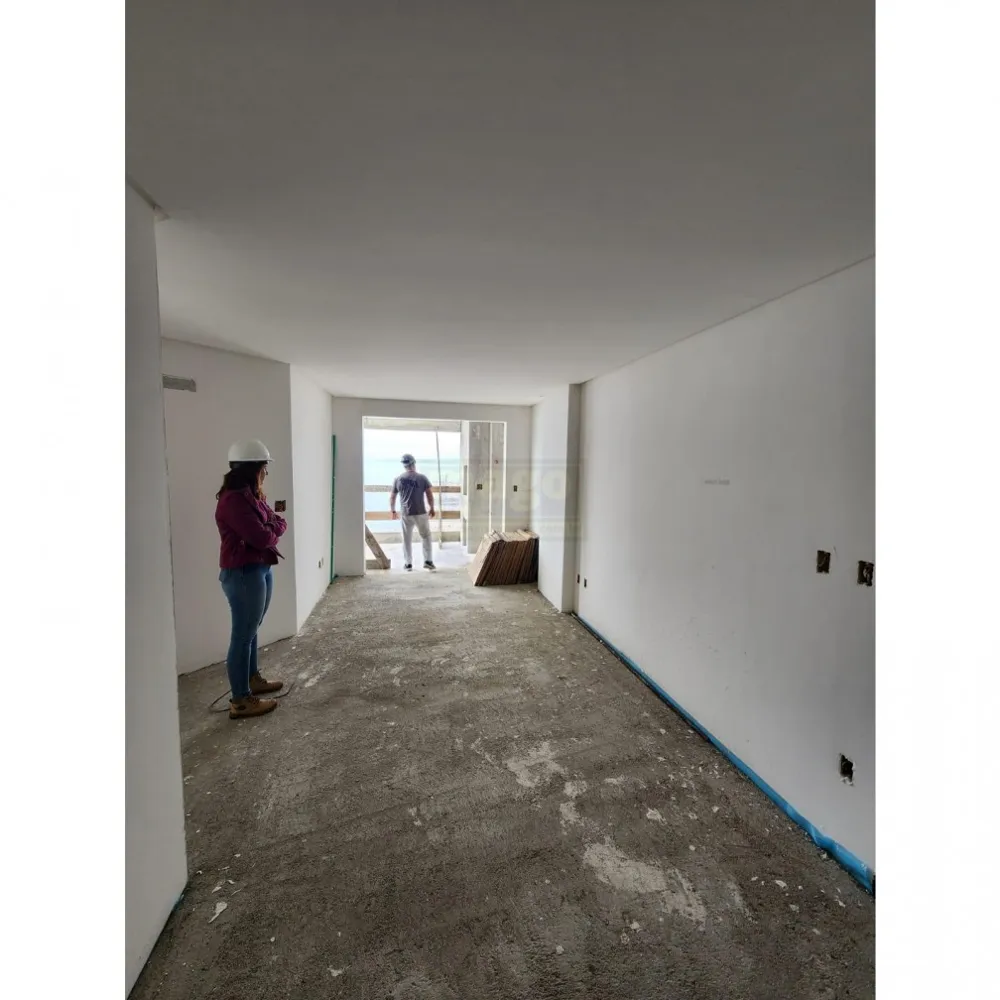 Apartamento Para Venda no Bairro Tabuleiro com Suíte e 2 vagas de garagem
