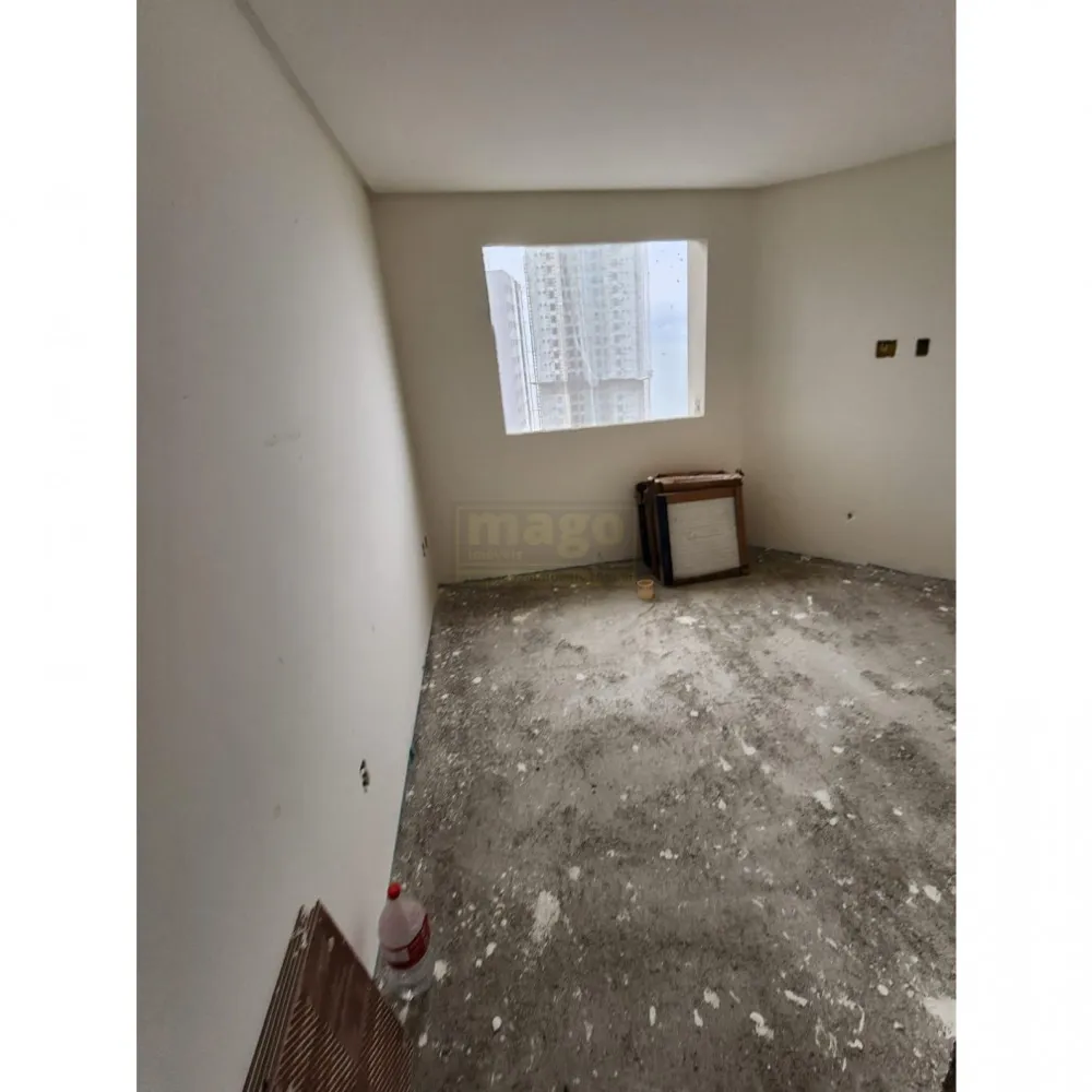 Apartamento Para Venda no Bairro Tabuleiro com Suíte e 2 vagas de garagem