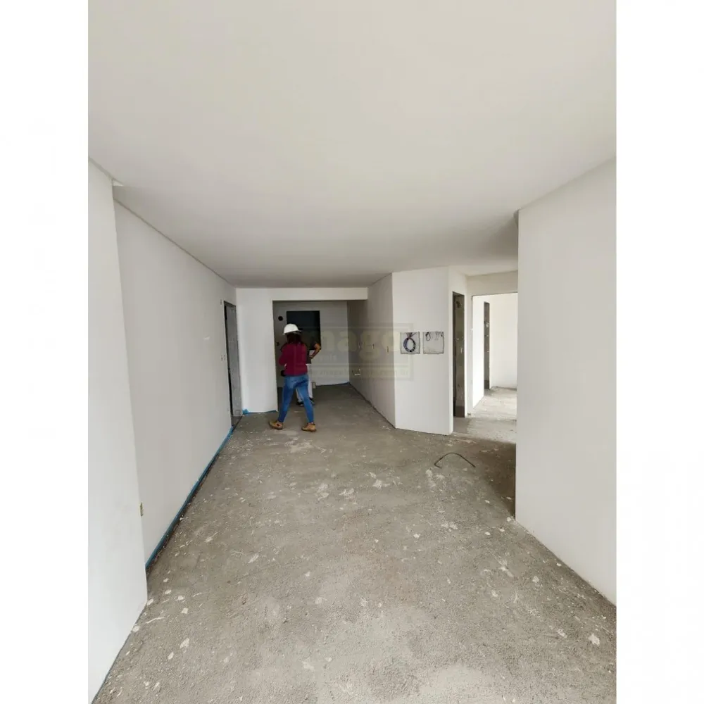 Apartamento Para Venda no Bairro Tabuleiro com Suíte e 2 vagas de garagem