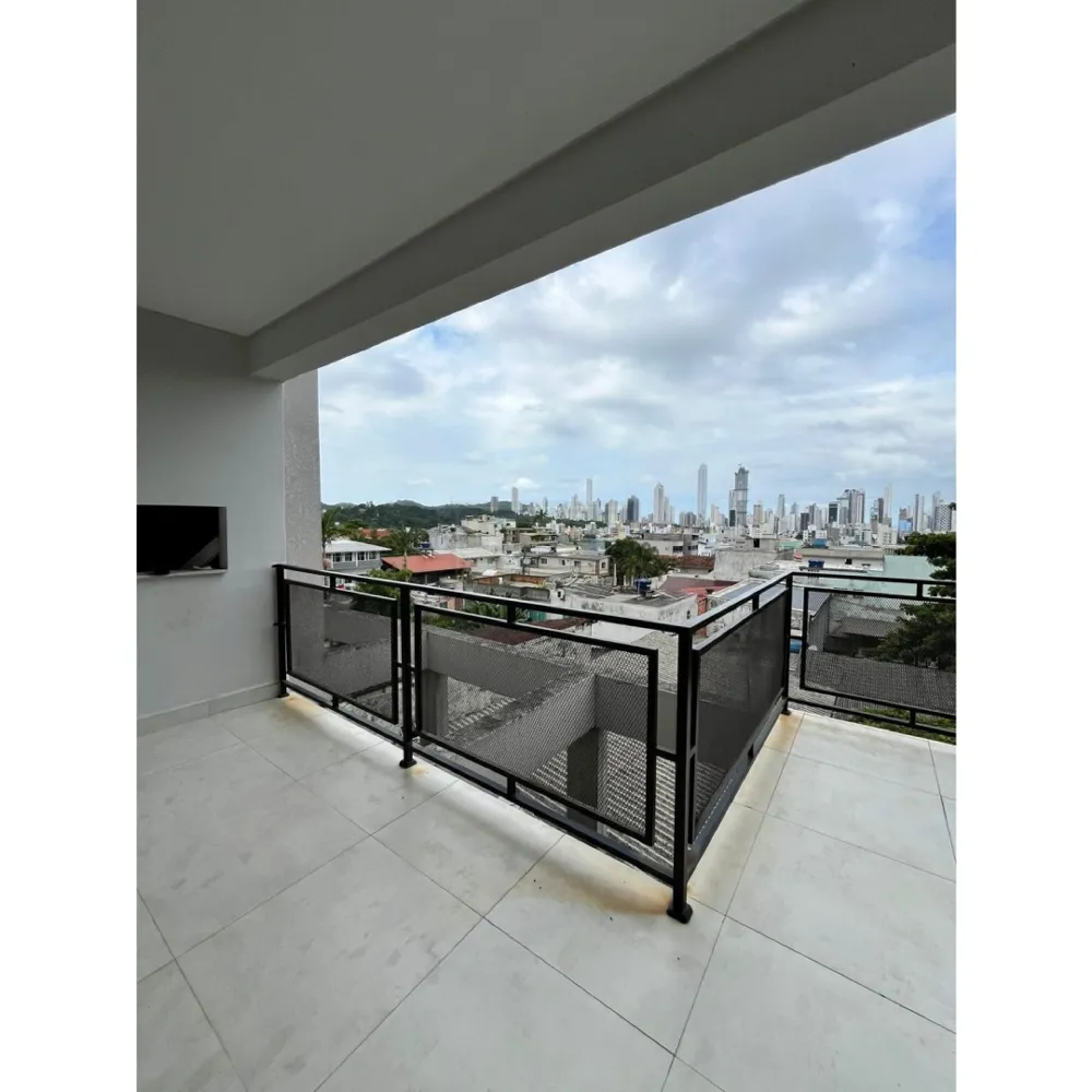 Casa com 3 suites e 4 vagas de garagem no Bairro das Nações