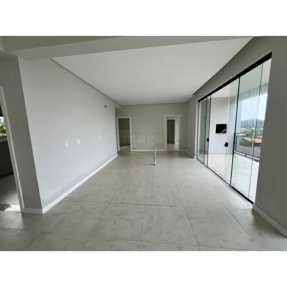 Casa com 3 suites e 4 vagas de garagem no Bairro das Nações