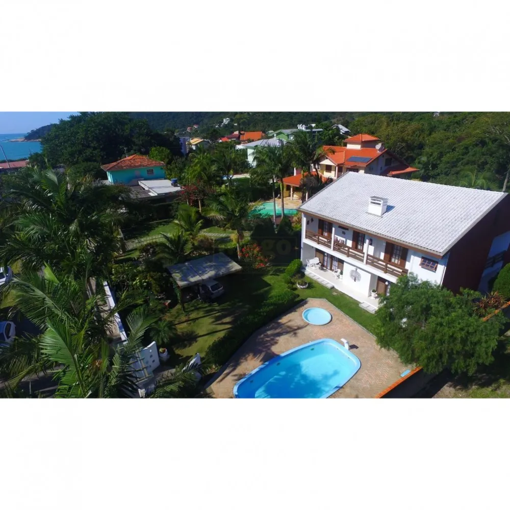 Casa em Taquaras com 5 suítes para venda