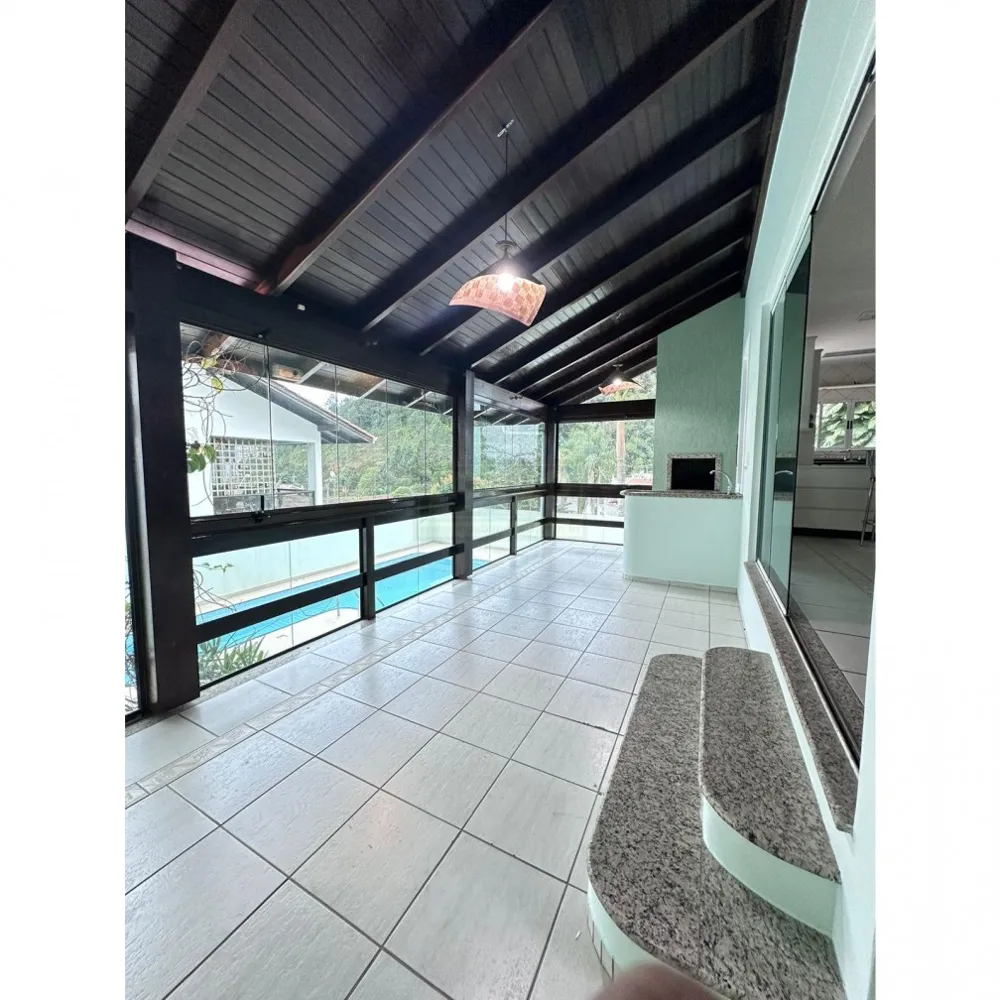 Casa para Locação Anual no bairro Ariribá em Balneário Camboriú