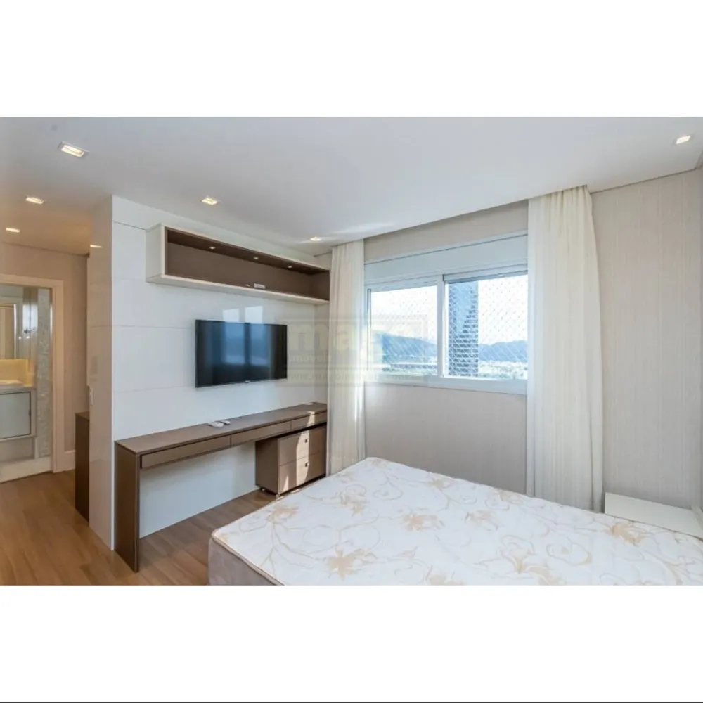 Apartamento com vista mar mobiliado e decorado com 4 vagas de garagem