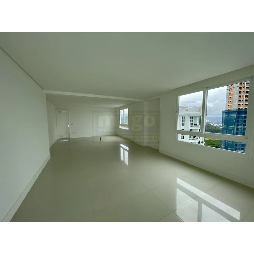 Triplex Frente Mar com 7 suítes em Balneário Camboriú