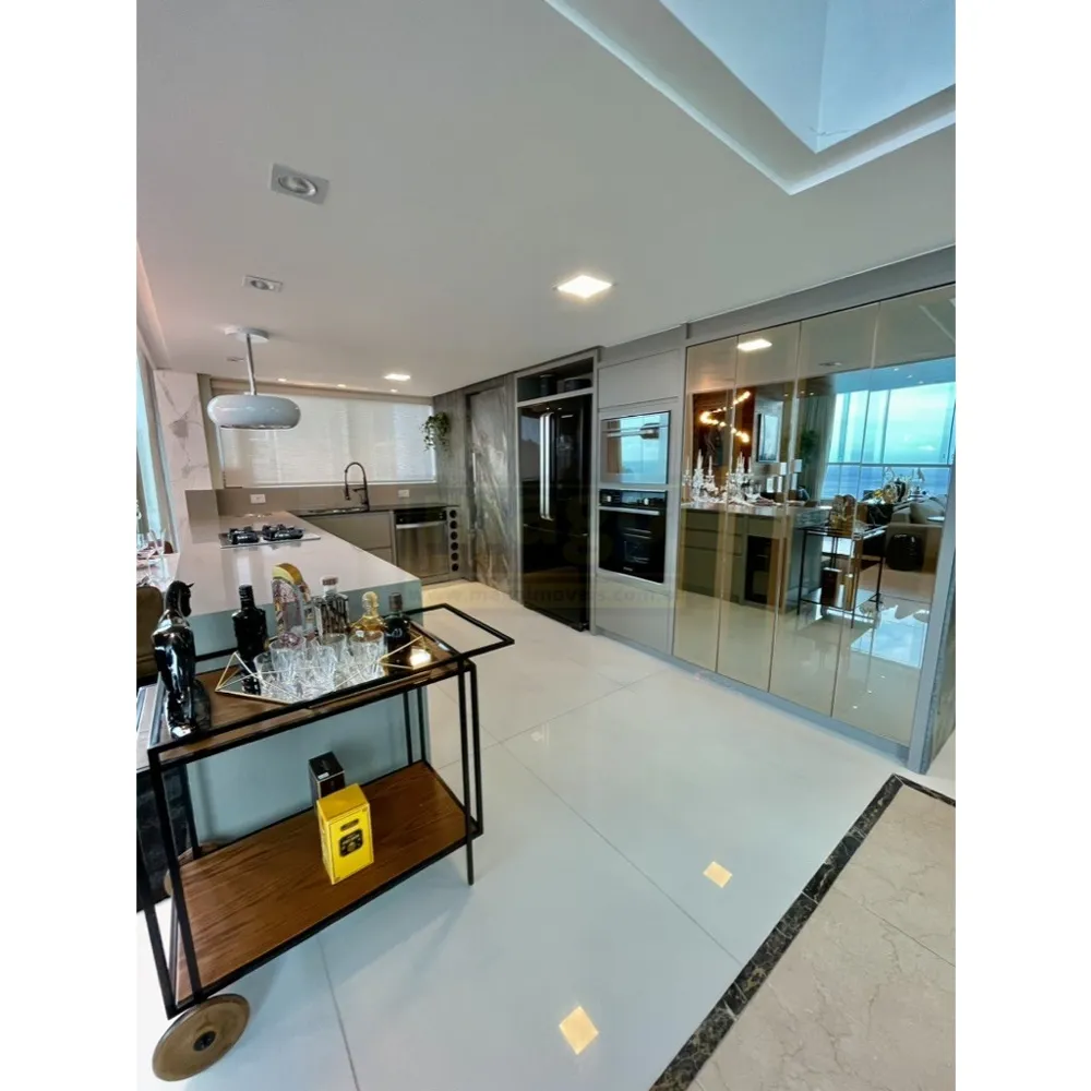 Cobertura Triplex com 7 suítes e Loft no Centro de Balneário Camboriú