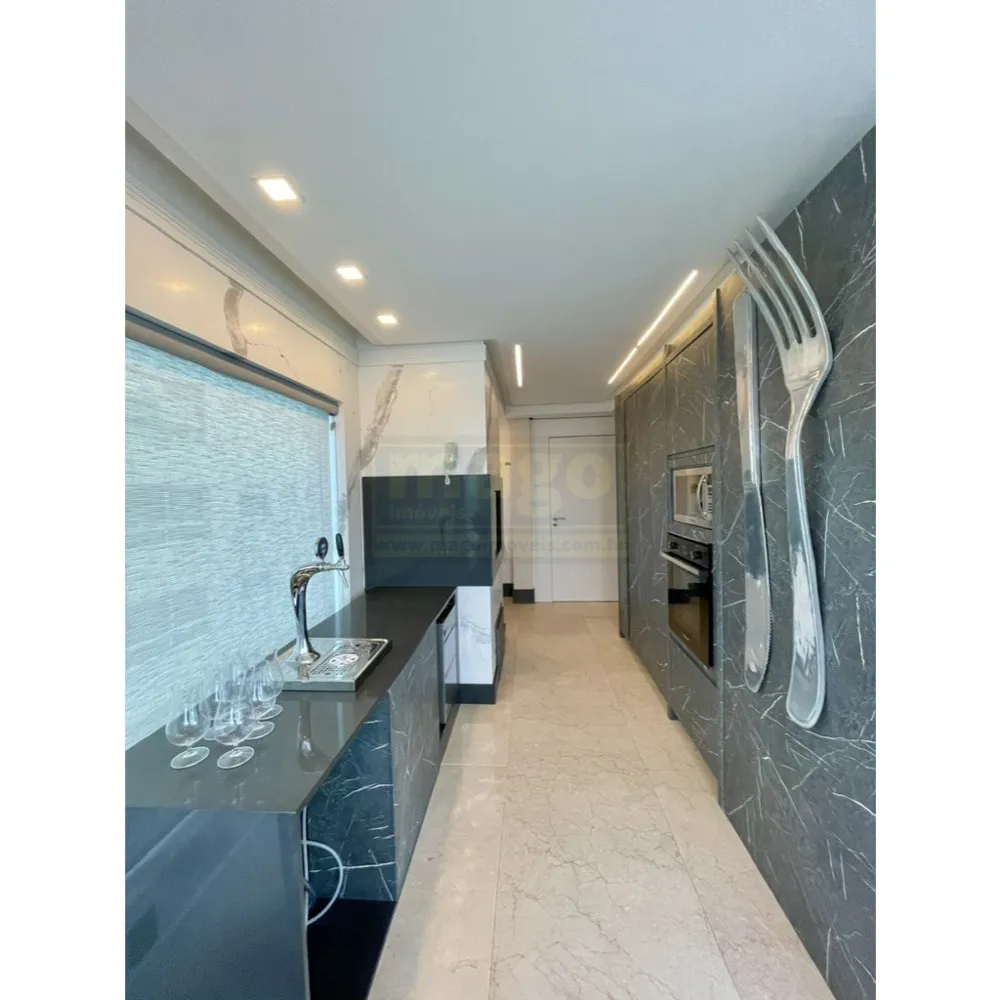 Cobertura Triplex com 7 suítes e Loft no Centro de Balneário Camboriú