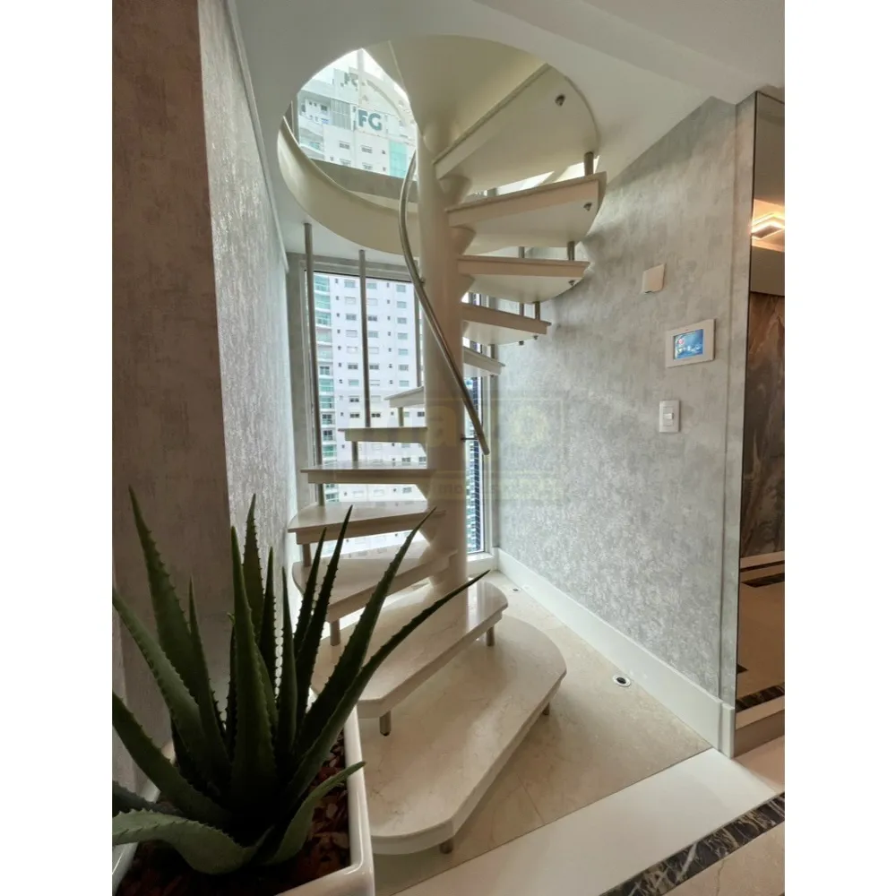 Cobertura Triplex com 7 suítes e Loft no Centro de Balneário Camboriú
