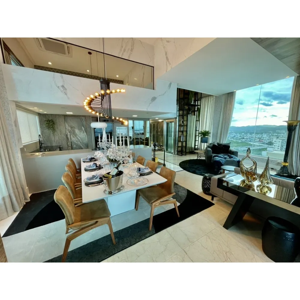 Cobertura Triplex com 7 suítes e Loft no Centro de Balneário Camboriú