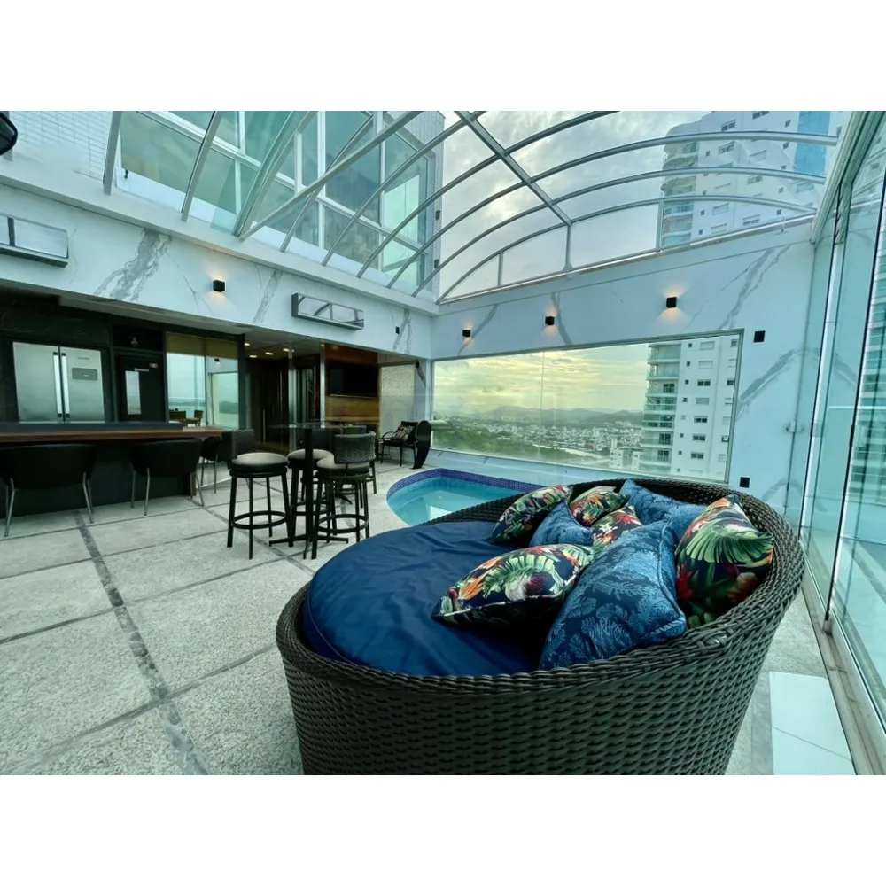 Cobertura Triplex com 7 suítes e Loft no Centro de Balneário Camboriú