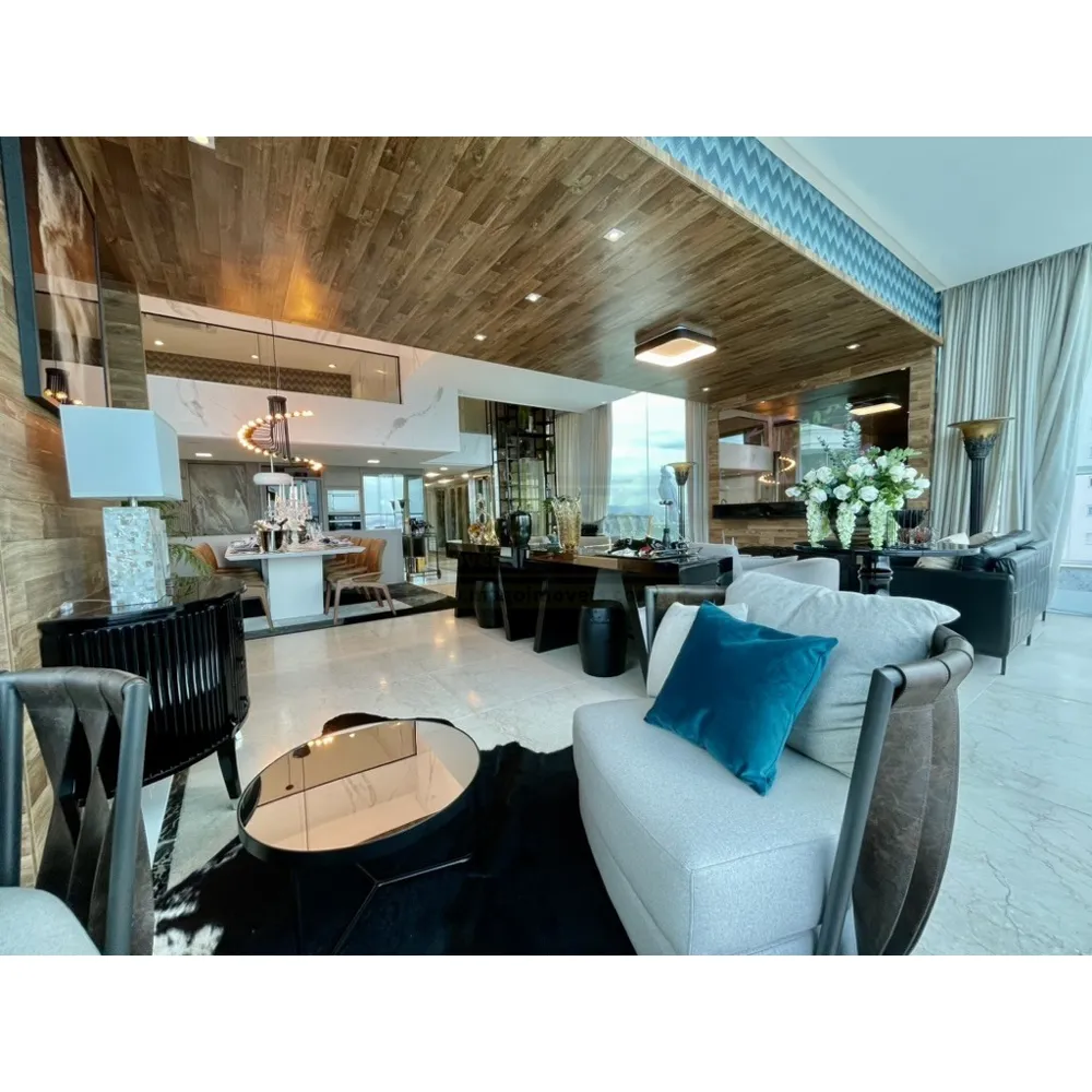 Cobertura Triplex com 7 suítes e Loft no Centro de Balneário Camboriú