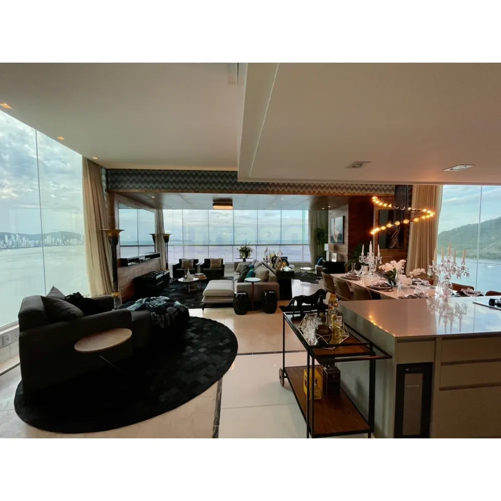 Cobertura Triplex com 7 suítes e Loft no Centro de Balneário Camboriú