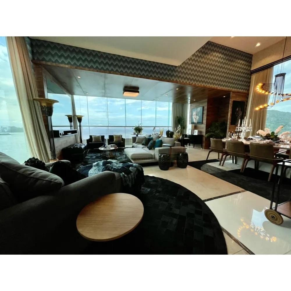 Cobertura Triplex com 7 suítes e Loft no Centro de Balneário Camboriú