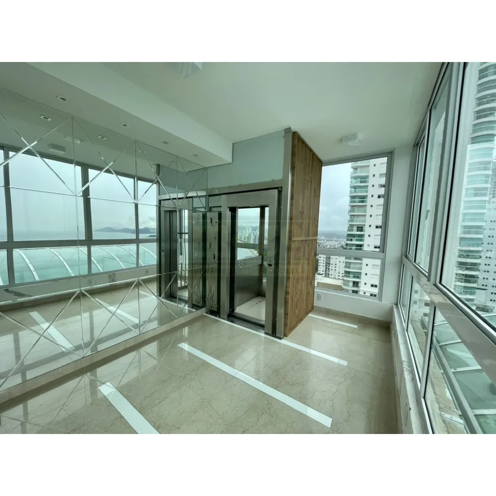 Cobertura Triplex com 7 suítes e Loft no Centro de Balneário Camboriú