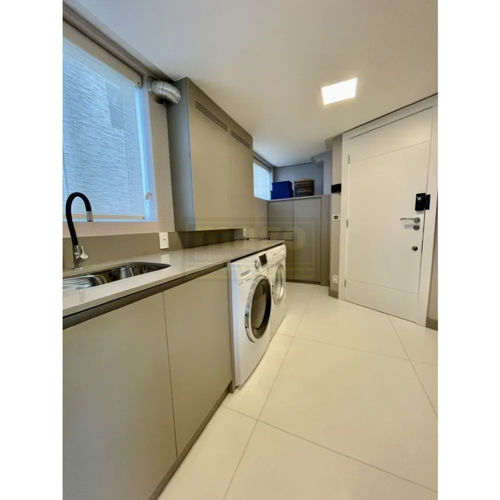 Cobertura Triplex com 7 suítes e Loft no Centro de Balneário Camboriú