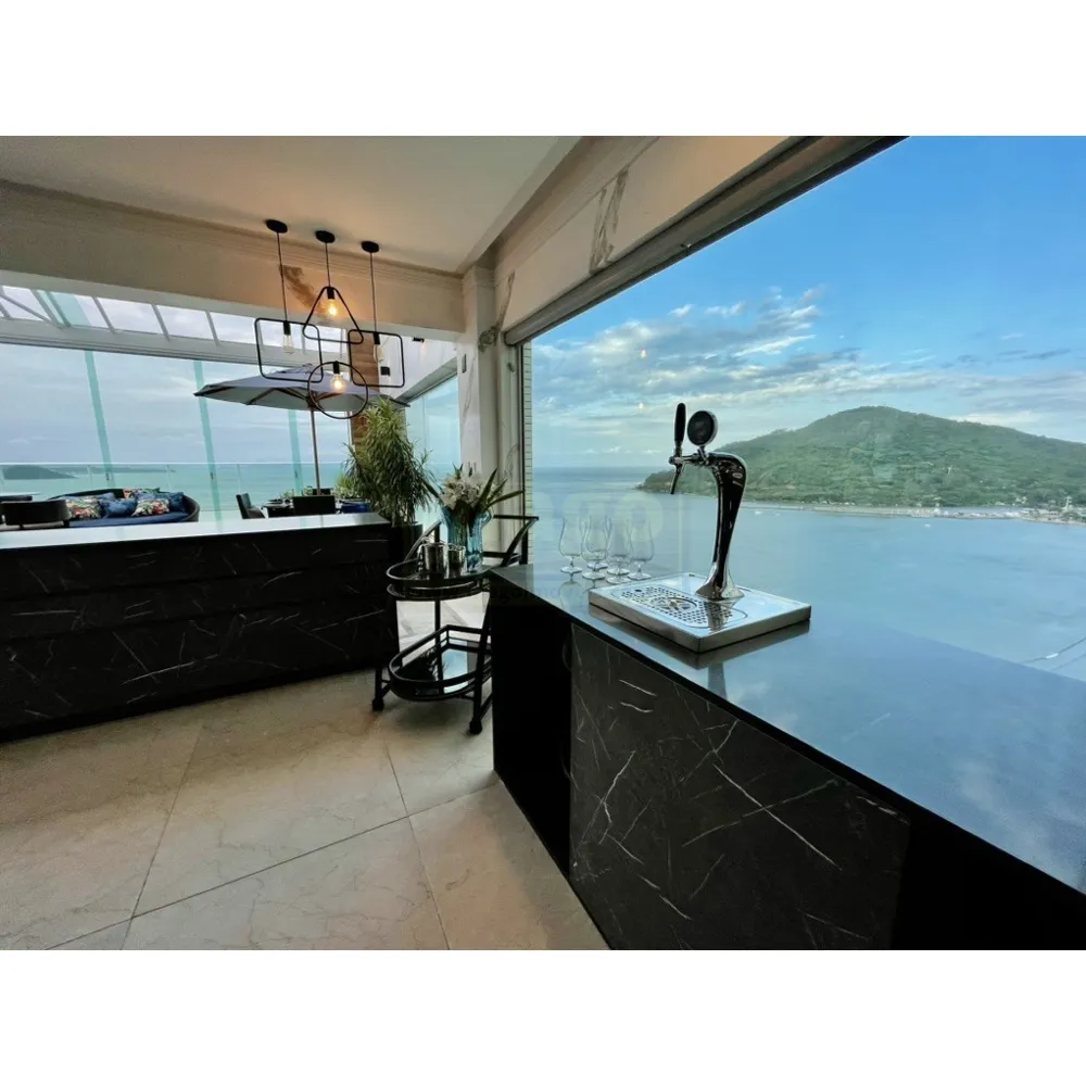 Cobertura Triplex com 7 suítes e Loft no Centro de Balneário Camboriú