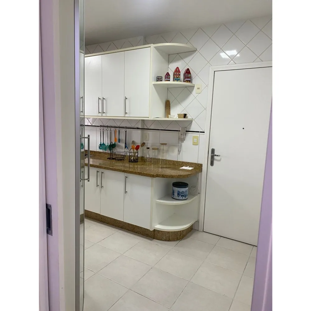 Apartamento quadra mar com 2 vagas de garagem 