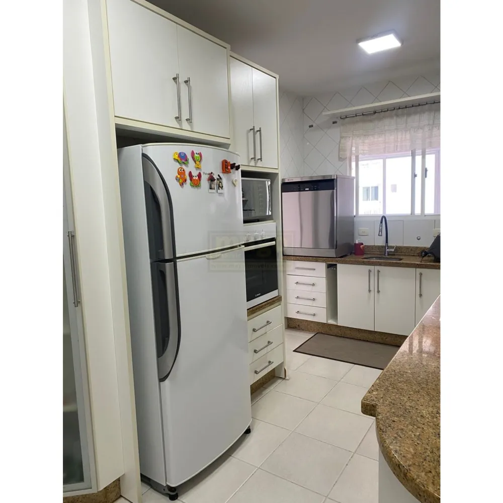 Apartamento quadra mar com 2 vagas de garagem 